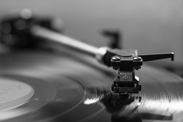 gramofon s dlouhohrající deskou